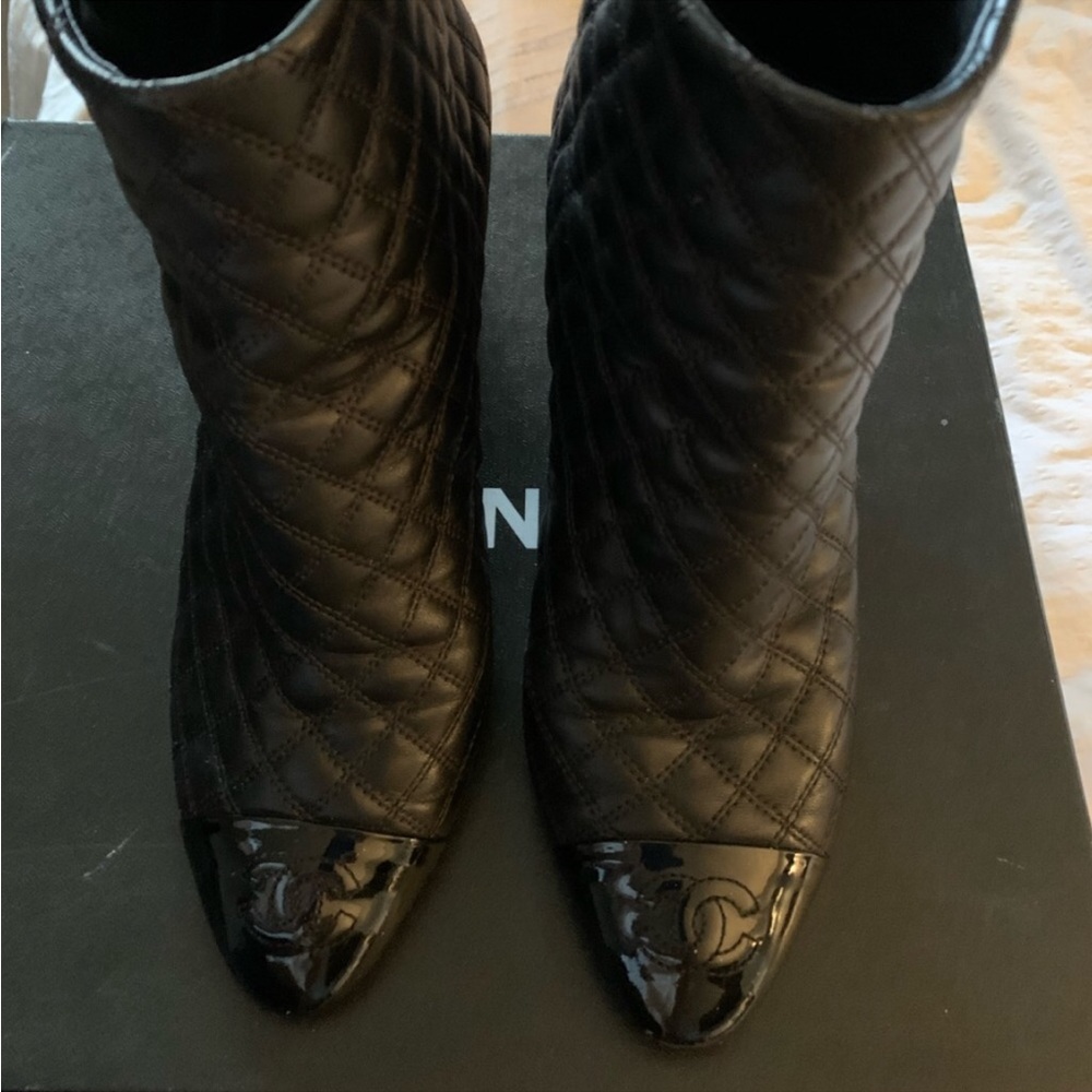 AUTHENTIC CHANEL Woman’s boots.